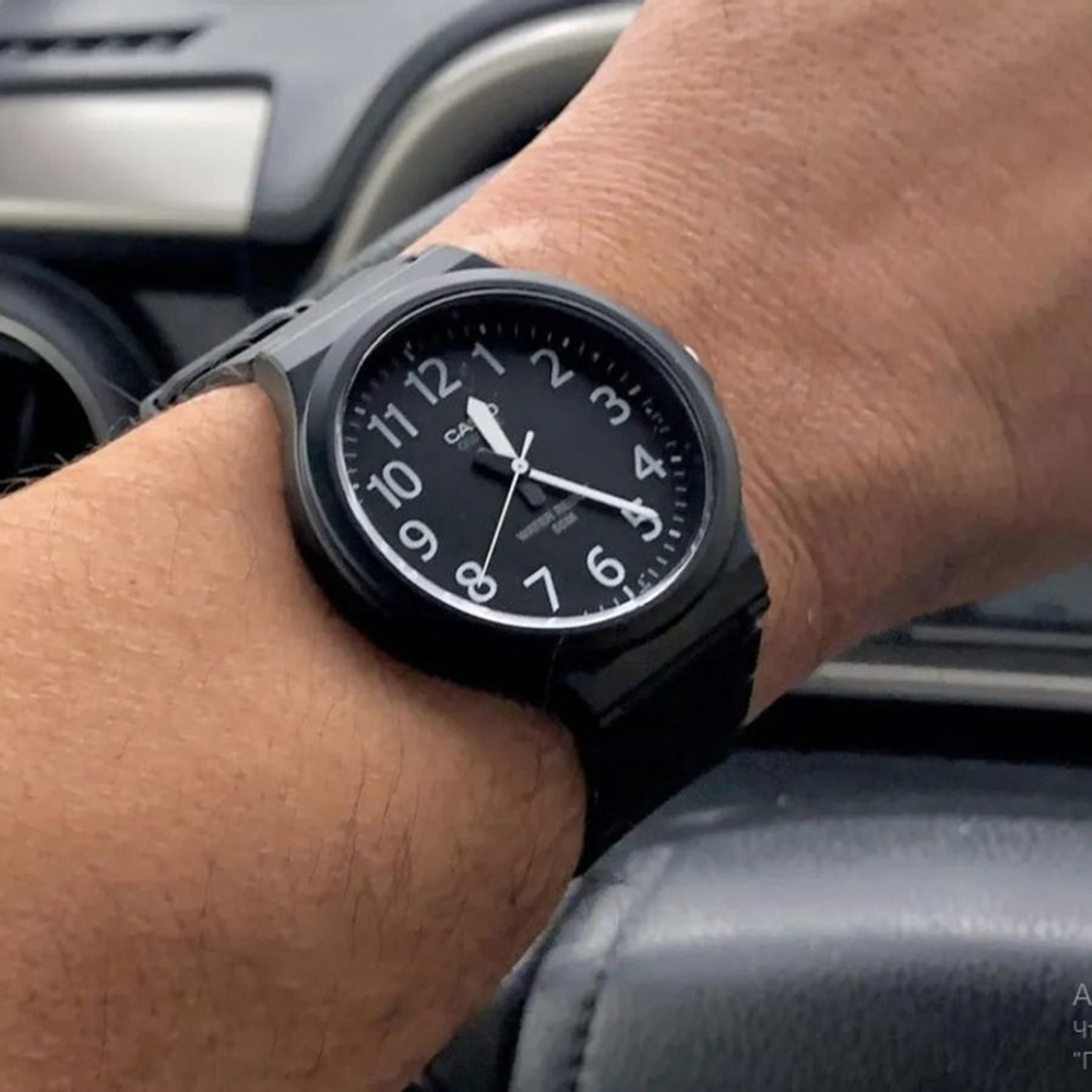 Мужские наручные часы Casio MW-240-1B