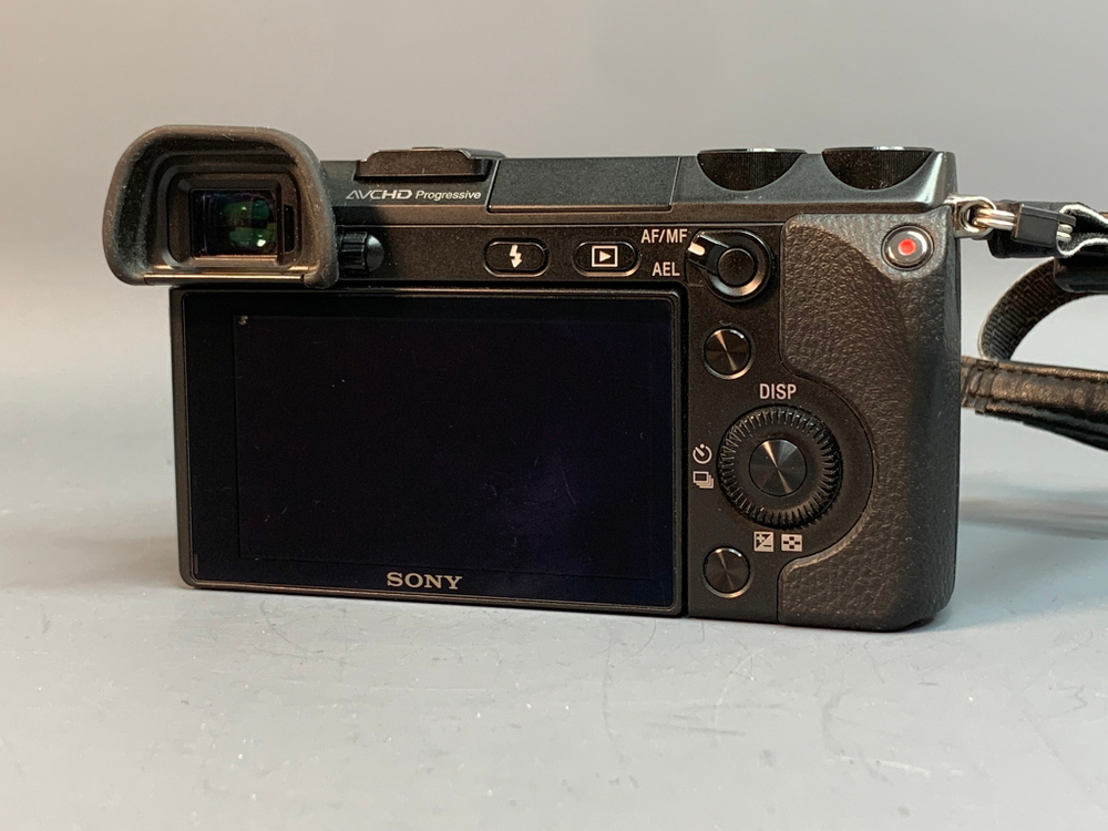 Sony NEX-7 Kit E 3.5-5.6 18-55mm OSS 1.700 кадров