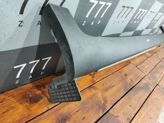 Накладка порога правого Kia Sportage 3 (SL) 10-16 Б/У Оригинал 877523U000