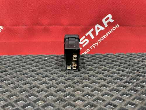 Кнопка освещения за кабиной