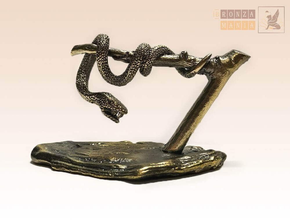 фигурка Змея на дереве