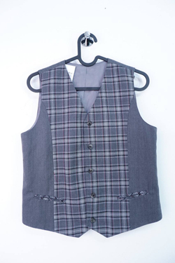 Жилет классического кроя, визуально на 44/46 размер