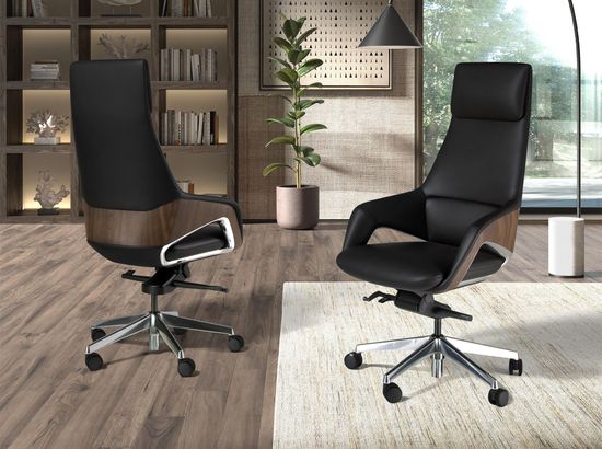 Офисное поворотное кресло 4210 из экокожи черного цвета
