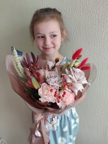 Осенний букет с яркими акцентами