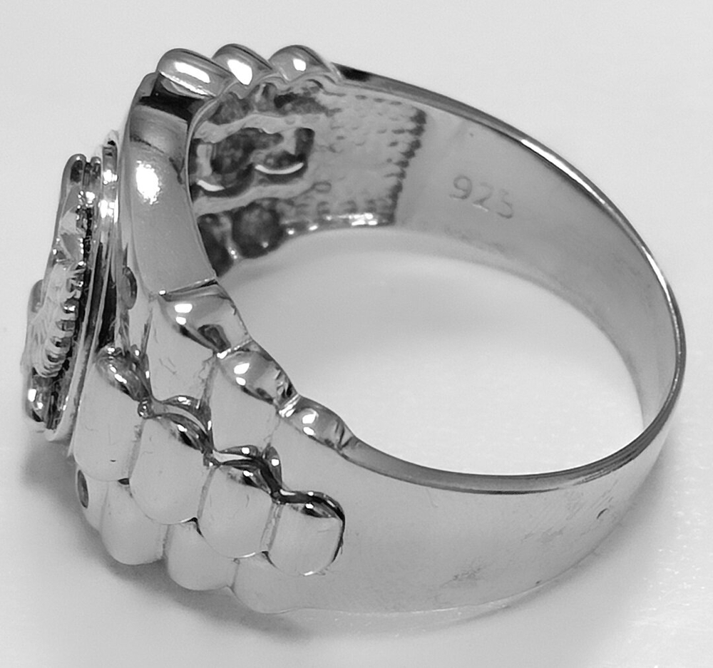 Ювелирное кольцо из серебра