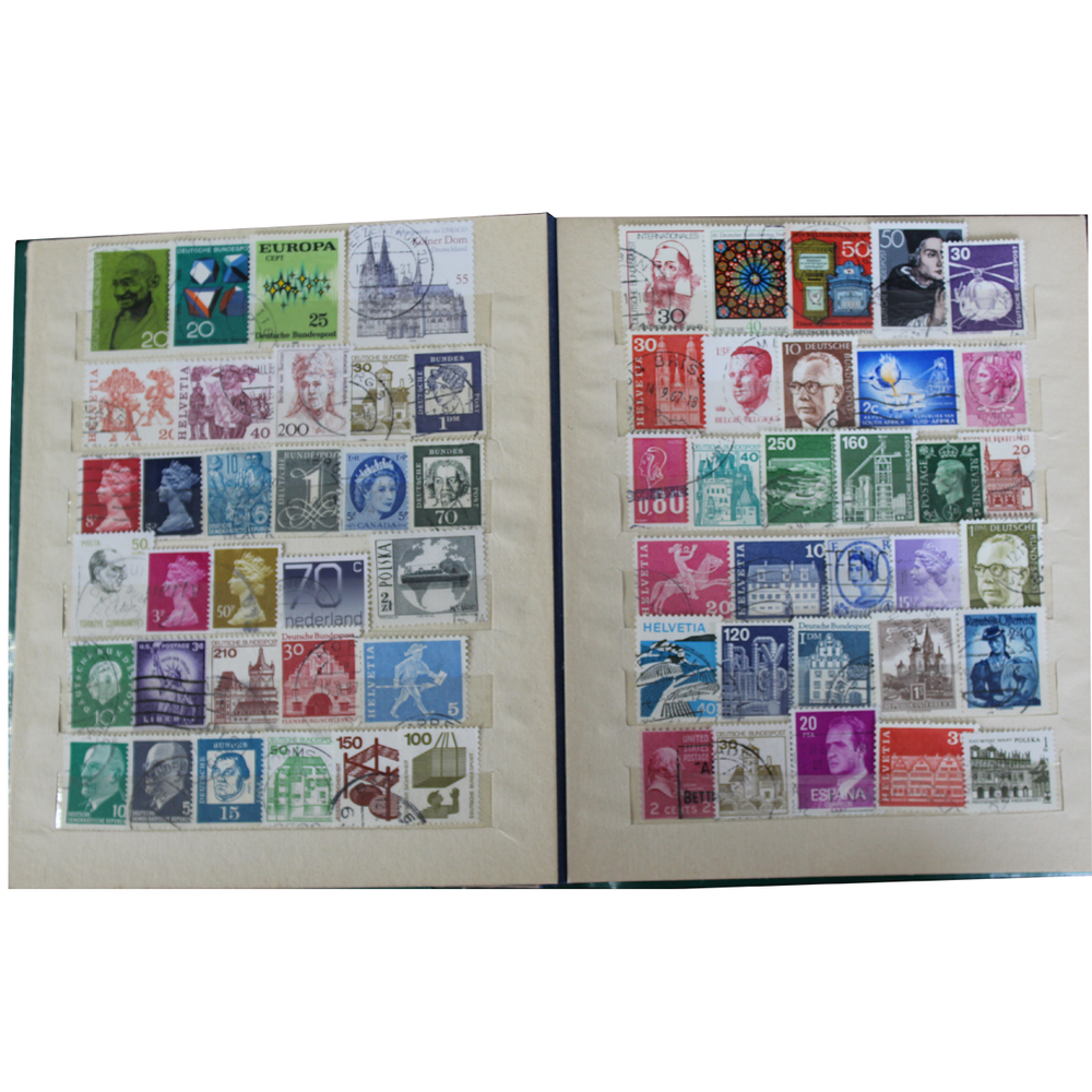 Альбом с коллекцией иностранных марок, в количестве 700+ штук. VF