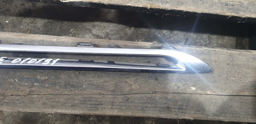 Молдинг решетки радиатора правый верхний Mercedes ML GLE (W166) 15-18 Б/У Оригинал A1668881685