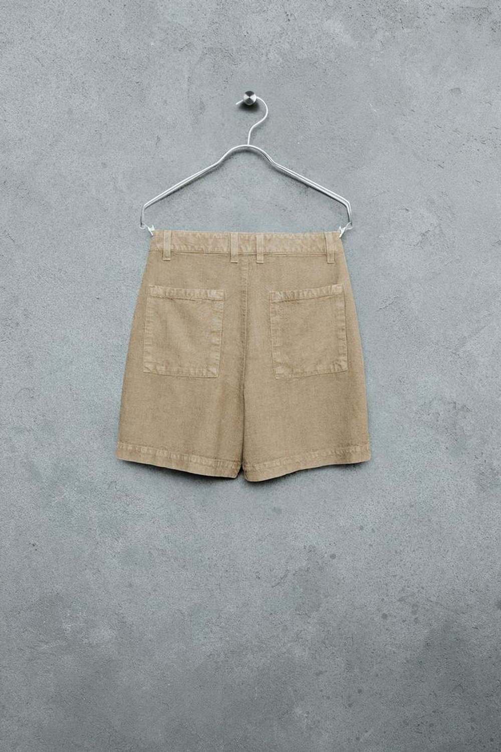 ZARA STORIESZ — БЕРМУДЫ С ЗАЩИПАМИ ИЗ ЛЬНА, СЕРО-КОРИЧНЕВЫЙ