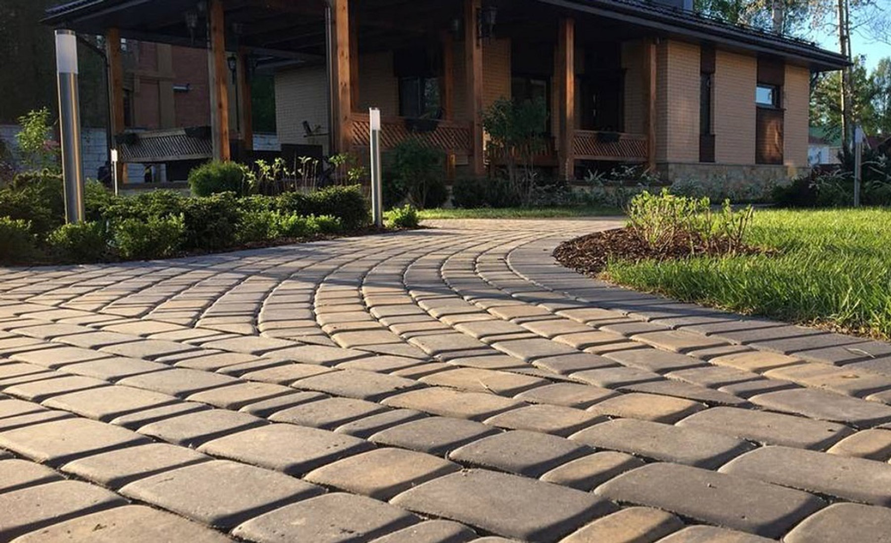 От чего зависит срок службы тротуарной плитки и какие гарантии дает производитель