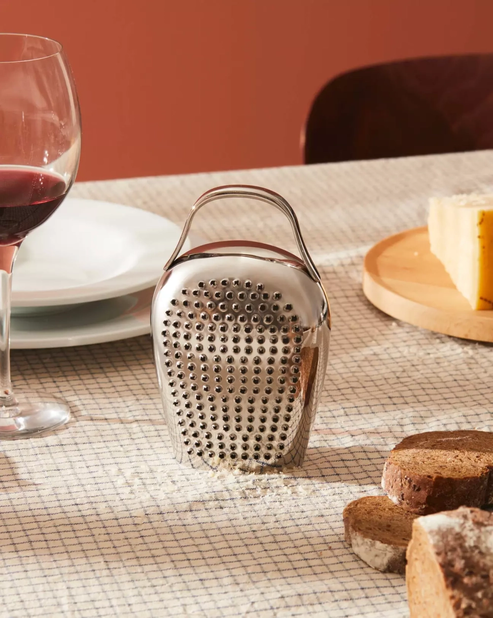 Alessi - Сыр, пожалуйста, терка для сыра с контейнером / артикул   CHB02  / GTIN 8003299379071
