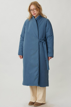 Зимнее пальто на запах из синей бархатистой мембраны