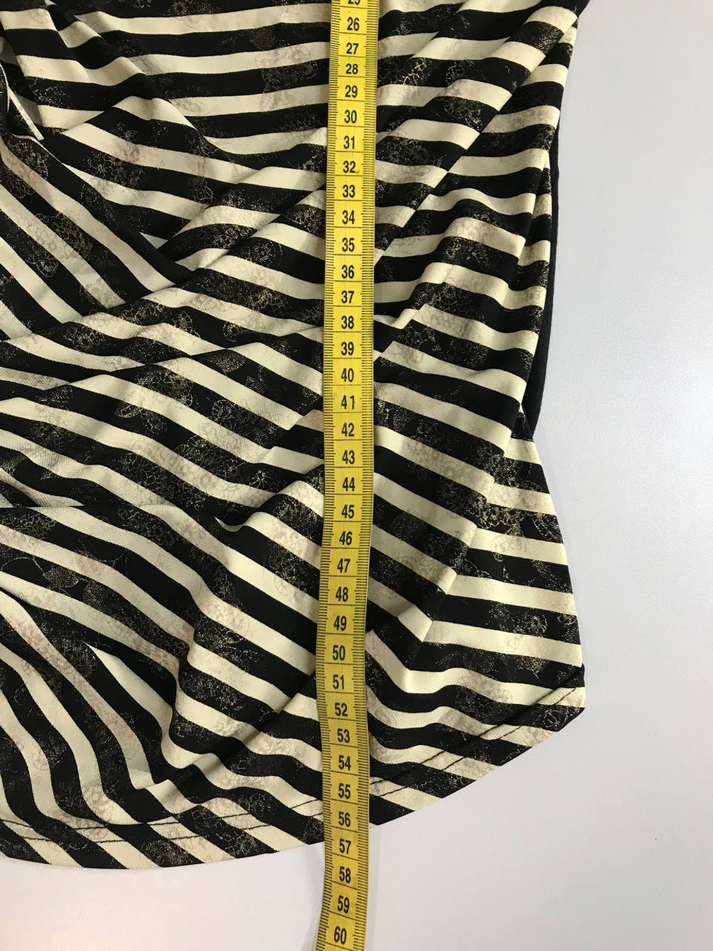 Блузка для акцентного образа, визуально на 44 размер