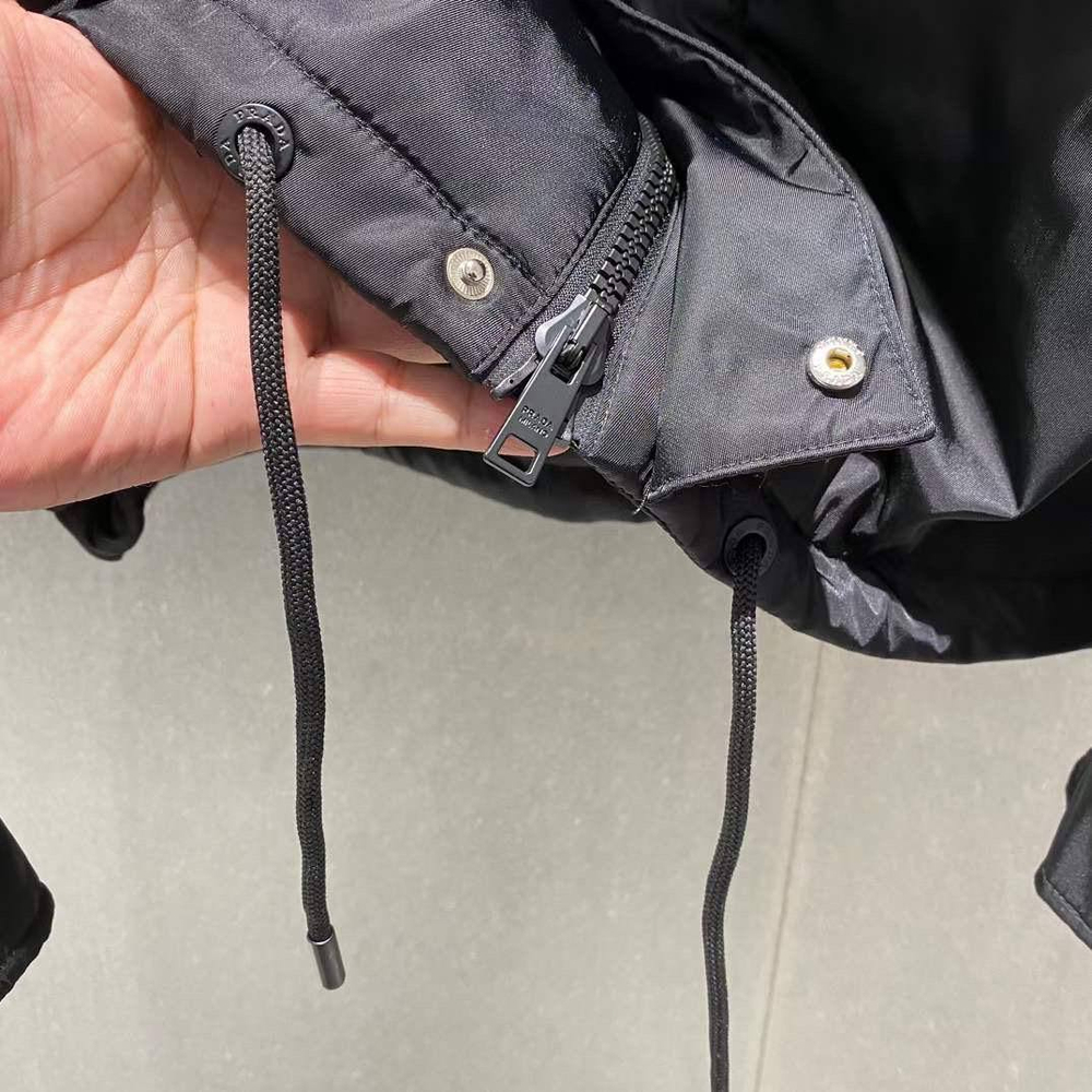 Ветровка и жилет Prada