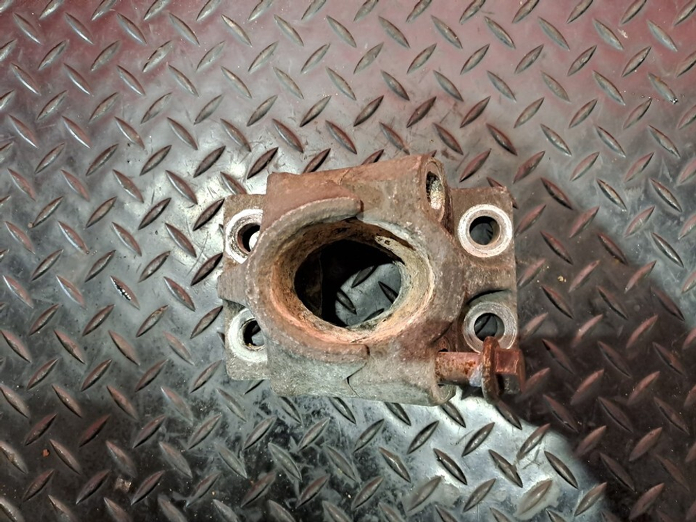 Кронштейн крыла заднего