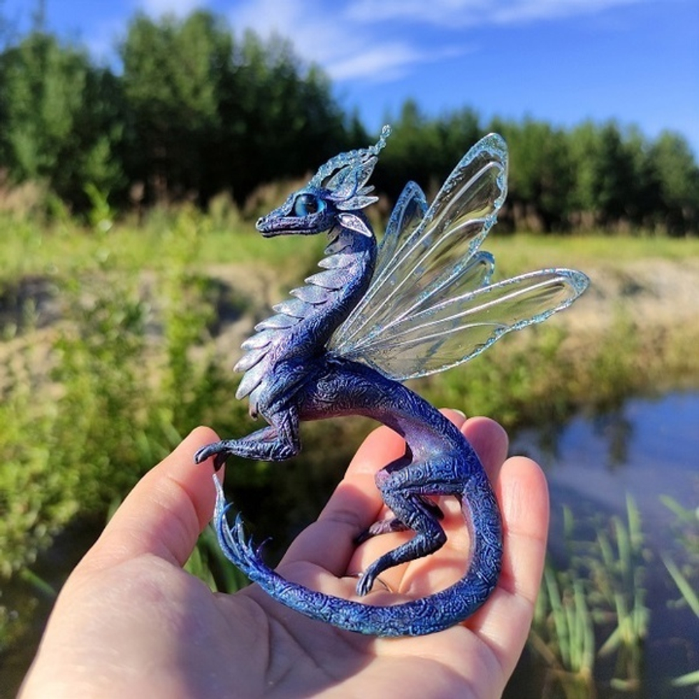 Дракон синий с крыльями стрекозы