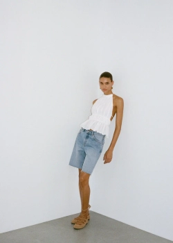 Джинсовые бермуды с бахромой по низу