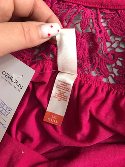 Футболка яркая с ажурной вставкой на спине 46-48 размер