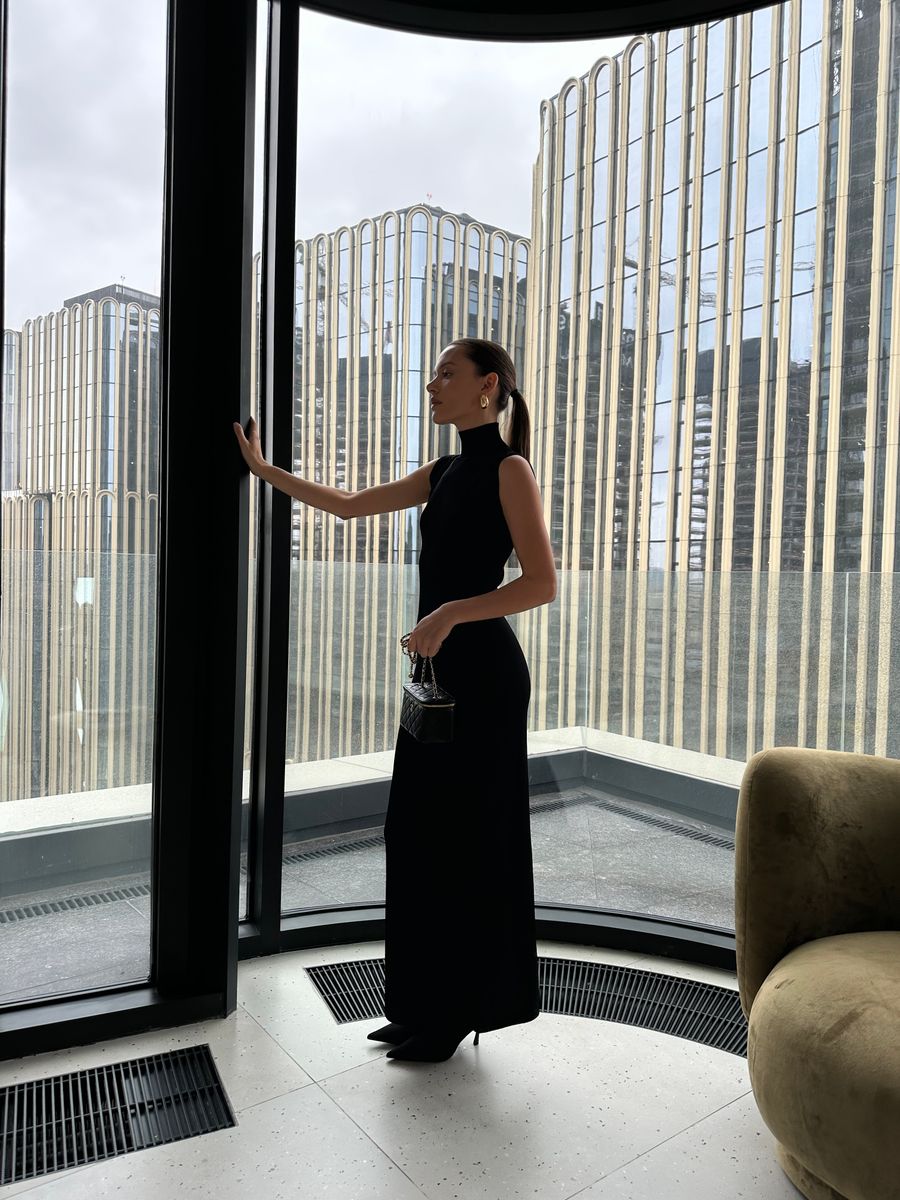 Платье из вискозы со стойкой макси черное