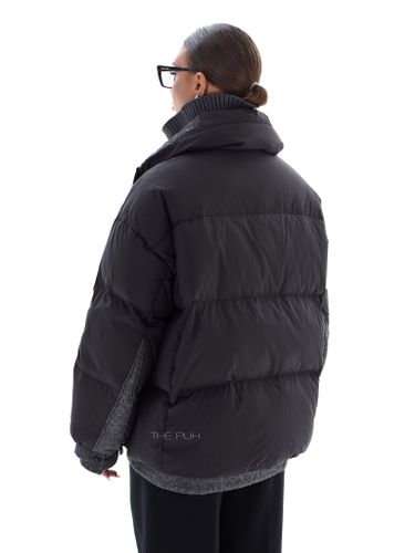 Короткий черный пуховик с шерстяными вставками