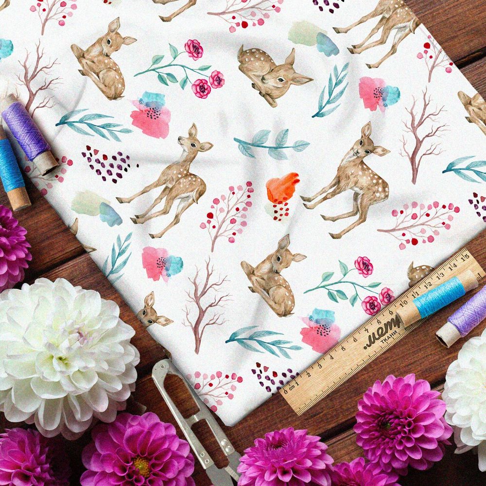 Ткань флис оленята и веточки брусники на белом фоне