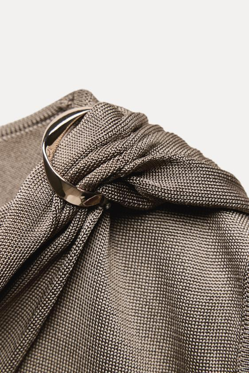 ZARA ТРИКОТАЖНЫЙ ТОП С ЗОЛОТИСТОЙ ДЕТАЛЬЮ, РЫЖЕВАТО-КОРИЧНЕВЫЙ