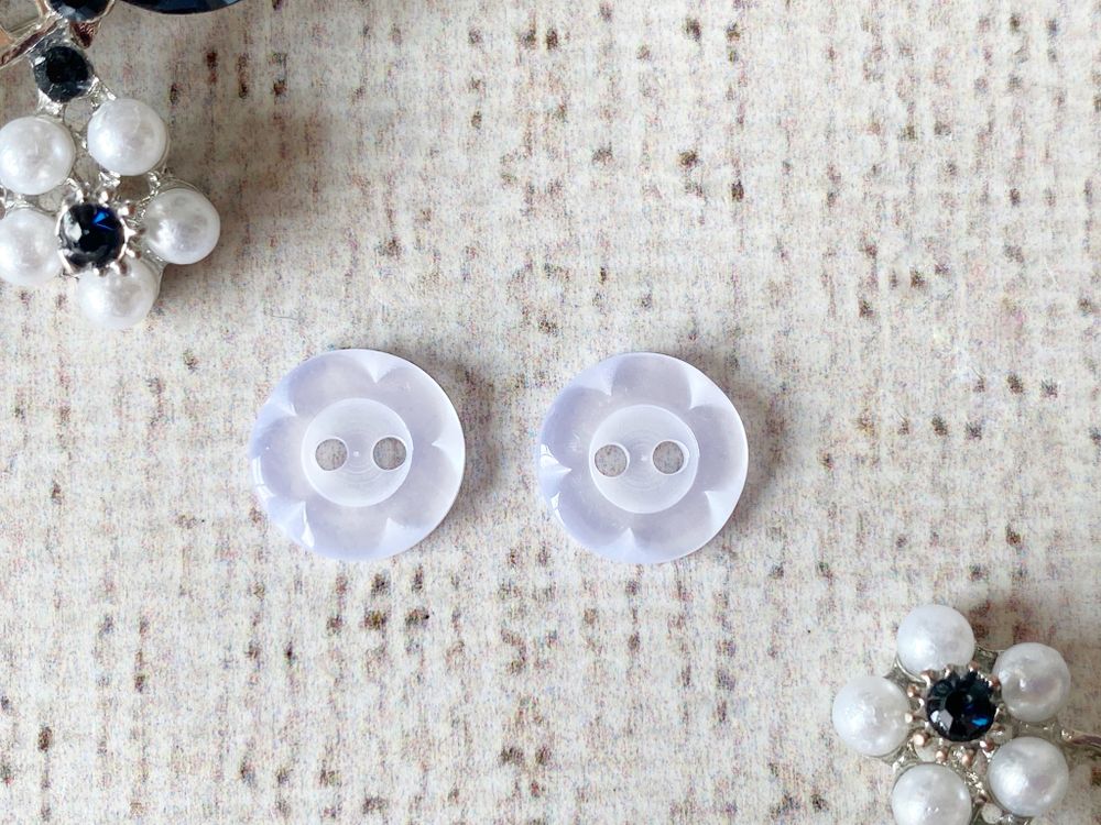 Пуговицы, d 1,1 см, 2 прокола, холодный белый