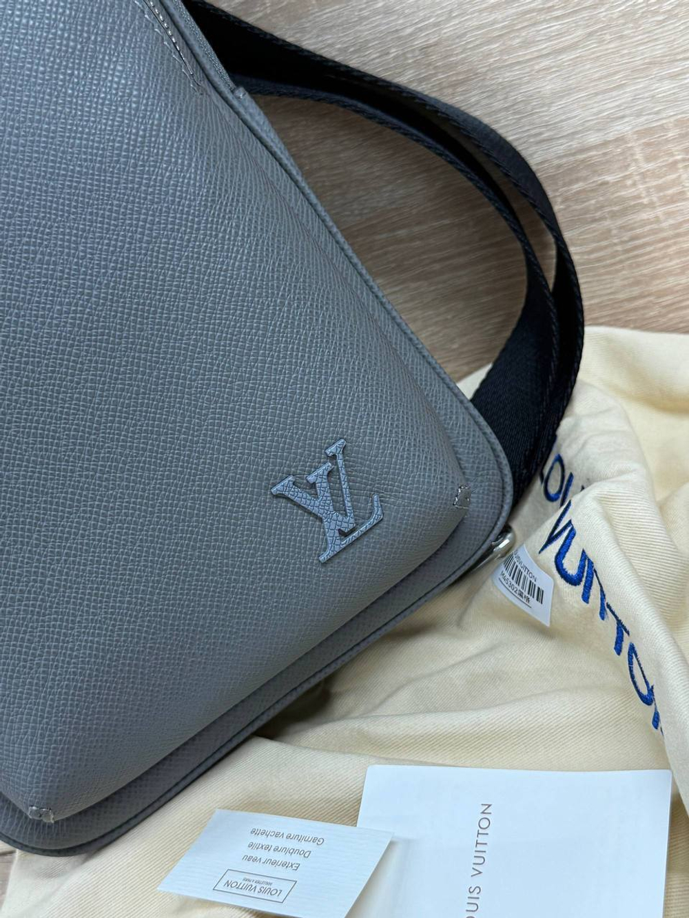 Сумка-слинг Louis Vuitton