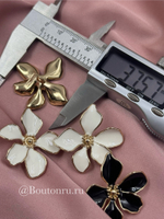 Пуговица в форме цветка золотистая с черной эмалью