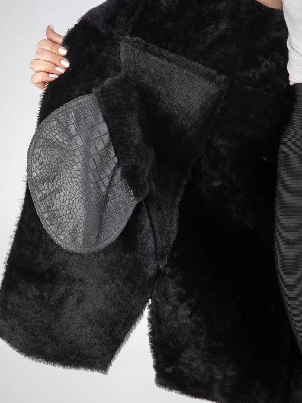 Дубленка зимняя натуральная с капюшоном