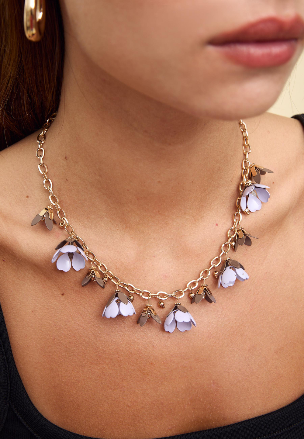 STRADIVARIUS Ожерелье с цветочными подвесками, экрю