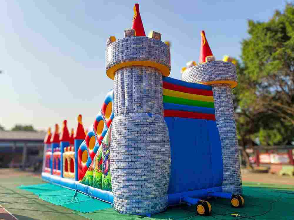 Коммерческий надувной батут «Замок развлечений», 14*6*8 м