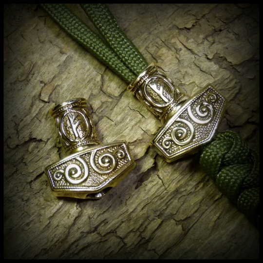 Бусина "Молот Тора с руной Феху" для темляков или браслетов