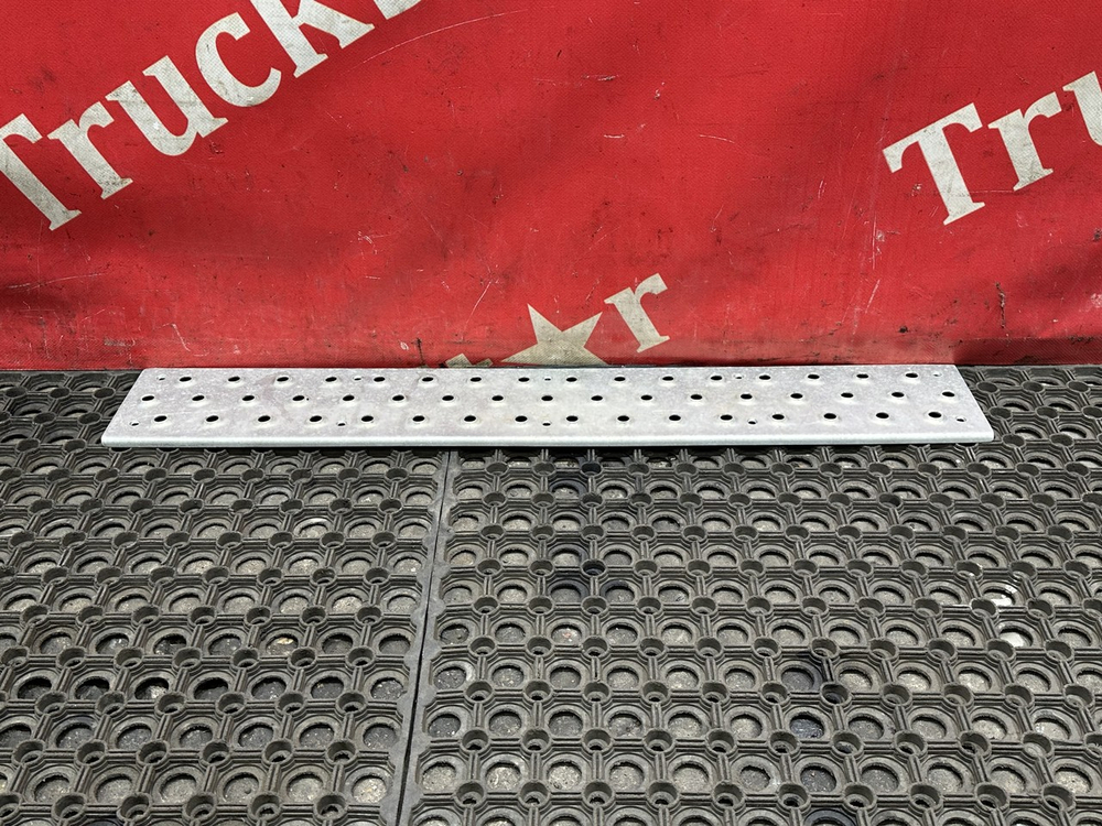 Подножка бампера верхняя