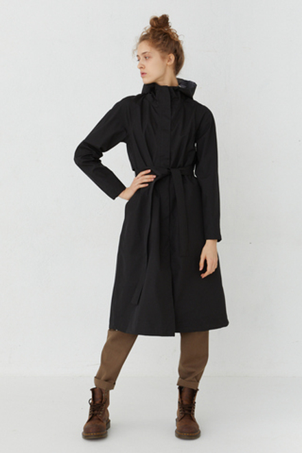 Плащ из мембраны с проклеенными швами черный