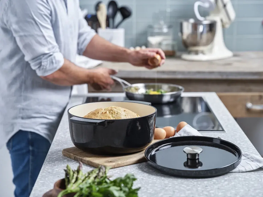 KitchenAid Чугунная кастрюля 22 см 3,3 л черная