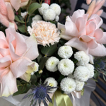 Шляпная коробка с французскими розами в розовой гамме