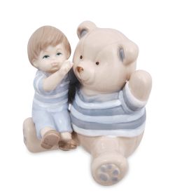 VS-472/2 Фигурка «Мальчик с медвежонком»