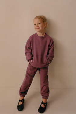 ZARA КОМПЛЕКТ ИЗ ДЖОГГЕРОВ И ТОЛСТОВКИ С ВЫШИВКОЙ, ТЕМНО-РОЗОВЫЙ