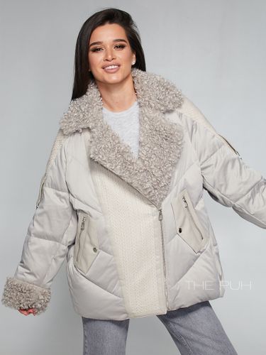 Серый пуховик с воротником из овечьей шерсти