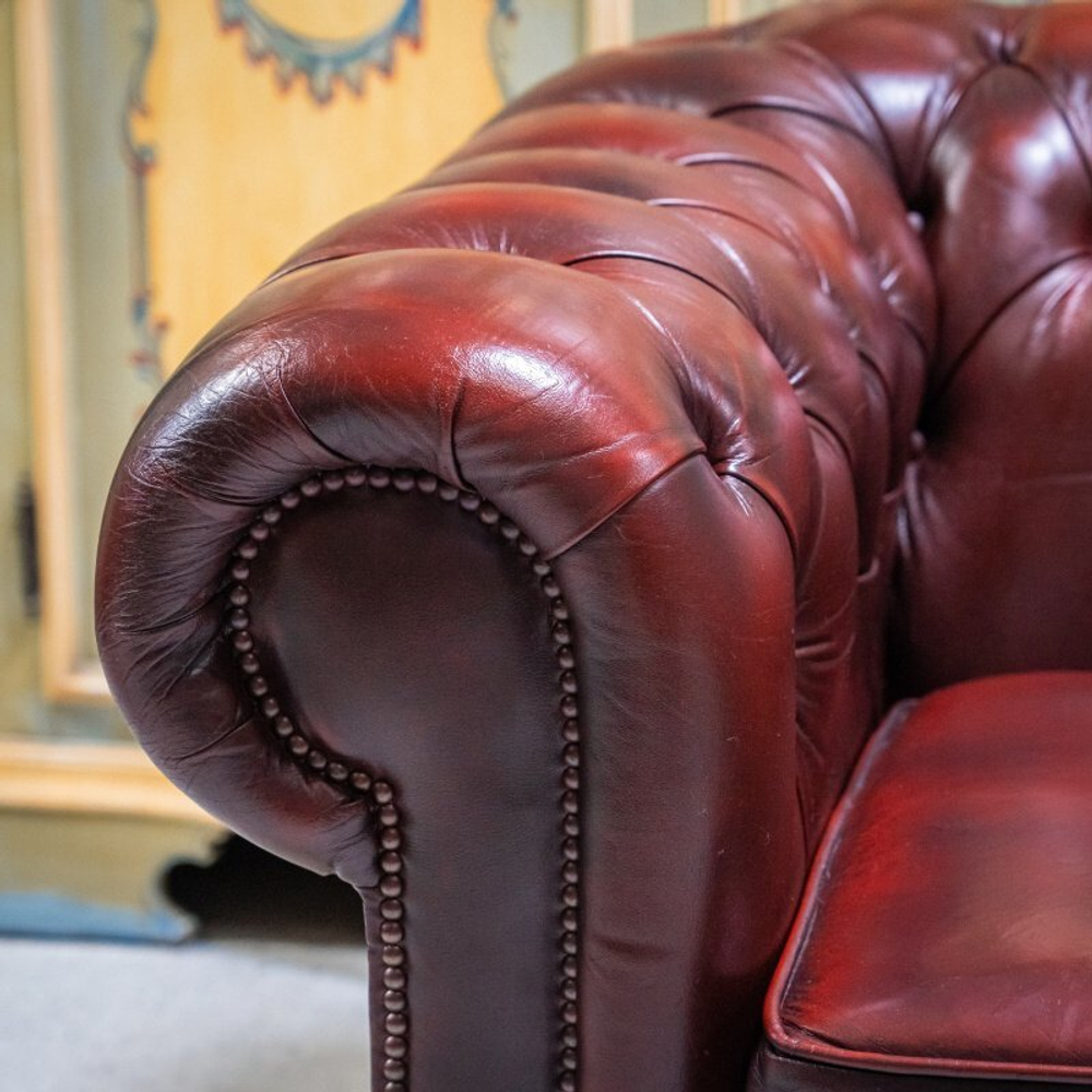 Диван в стиле Честерфильд