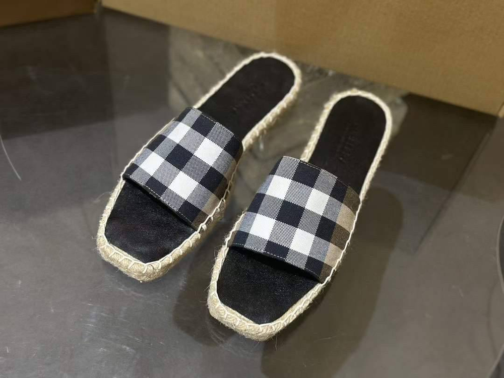 Шлепанцы Burberry