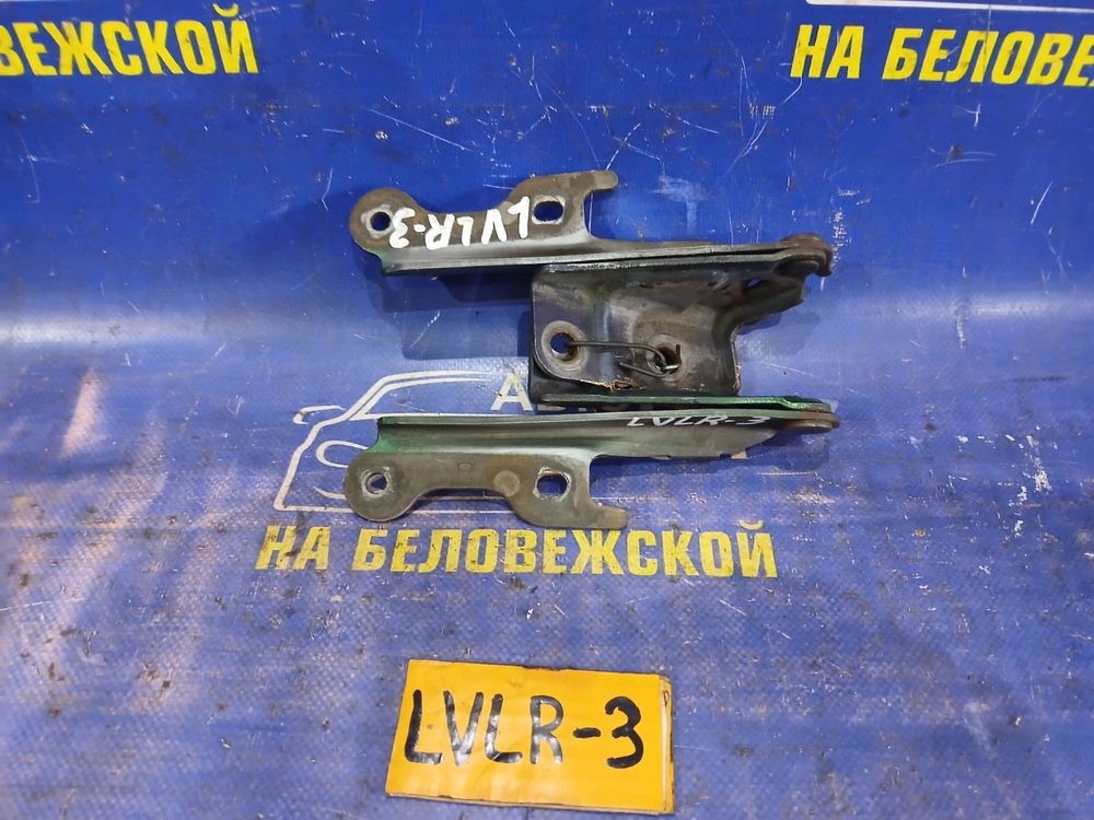 Петля капота правая MAZDA MPV 1997
