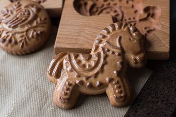 Рецепт и видео приготовления медовых печатных пряников