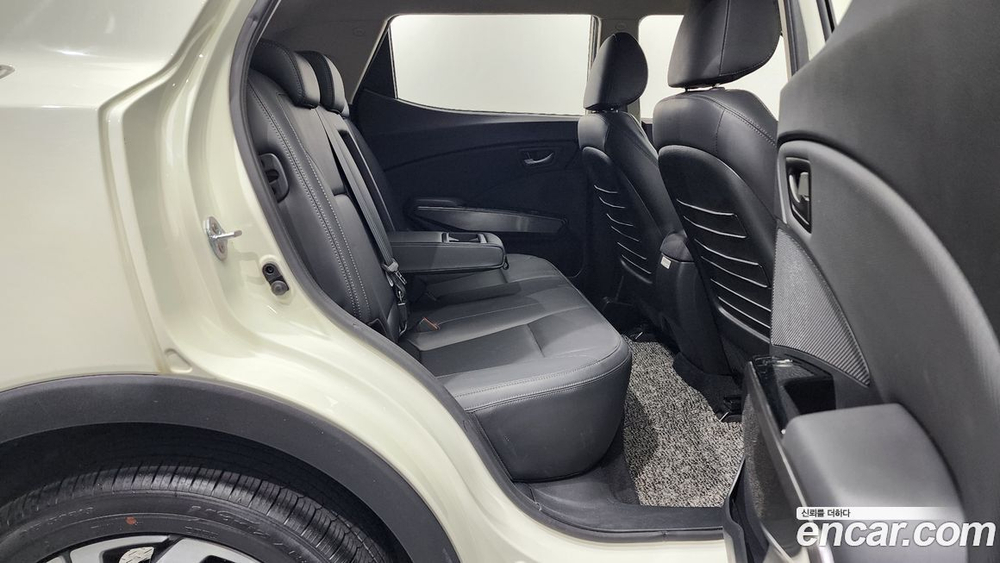 KG Mobility (Ssangyong) Very New Tivoli Бензин 1.5 2WD (10.2020)