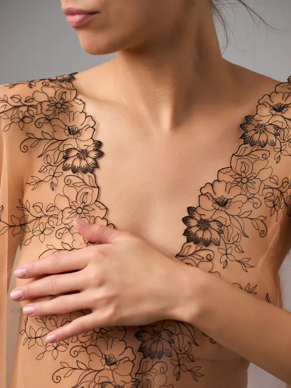 05-167 ОПТ Вышивка на неэл. сетке 21 см, насыщенно-бежевый/черный (левая)