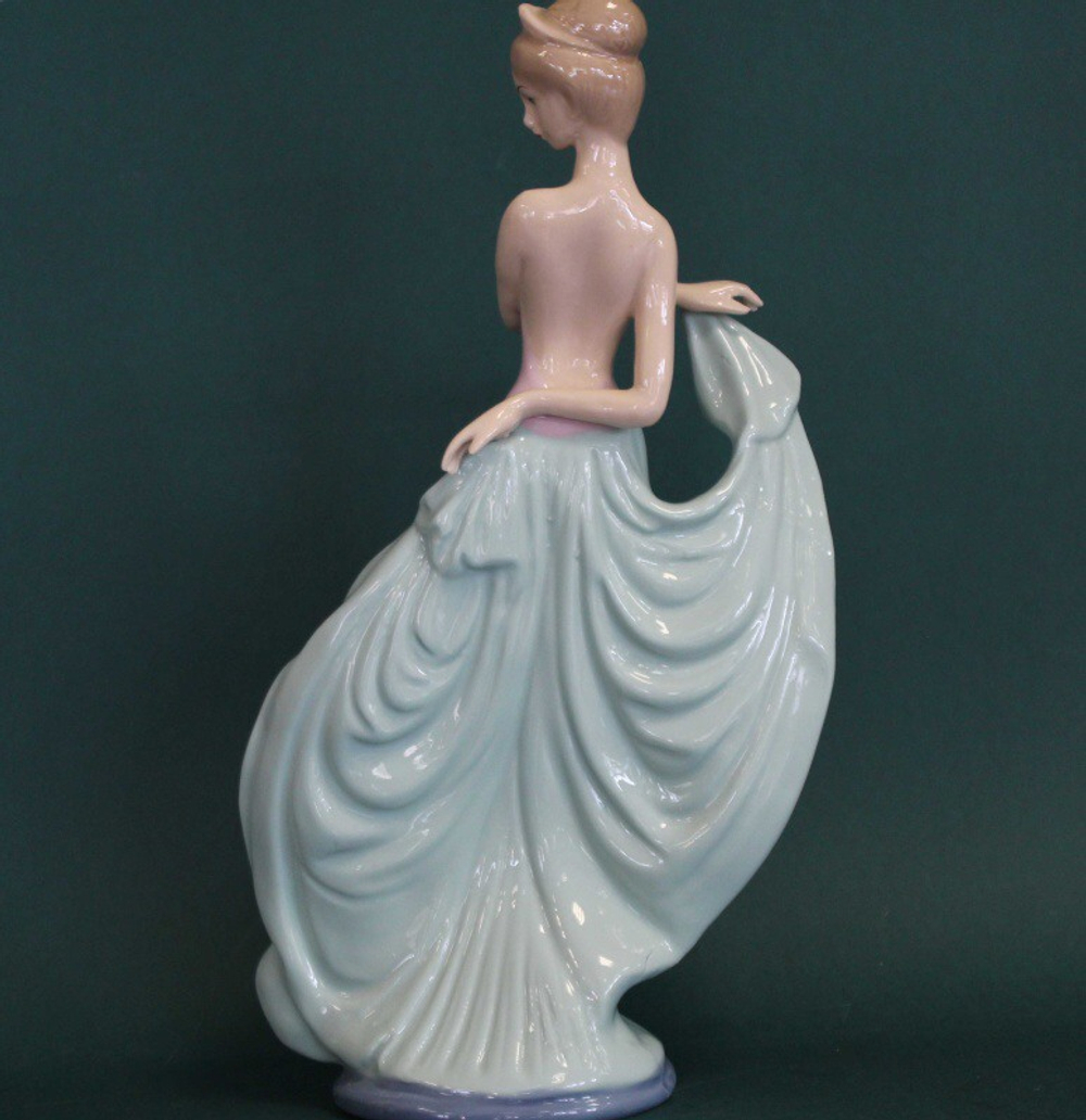 Фарфоровая фигура «Танцовщица»