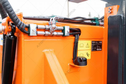 Щетка дорожная на погрузчик, с прибордюрной щеткой - AТOM 2500