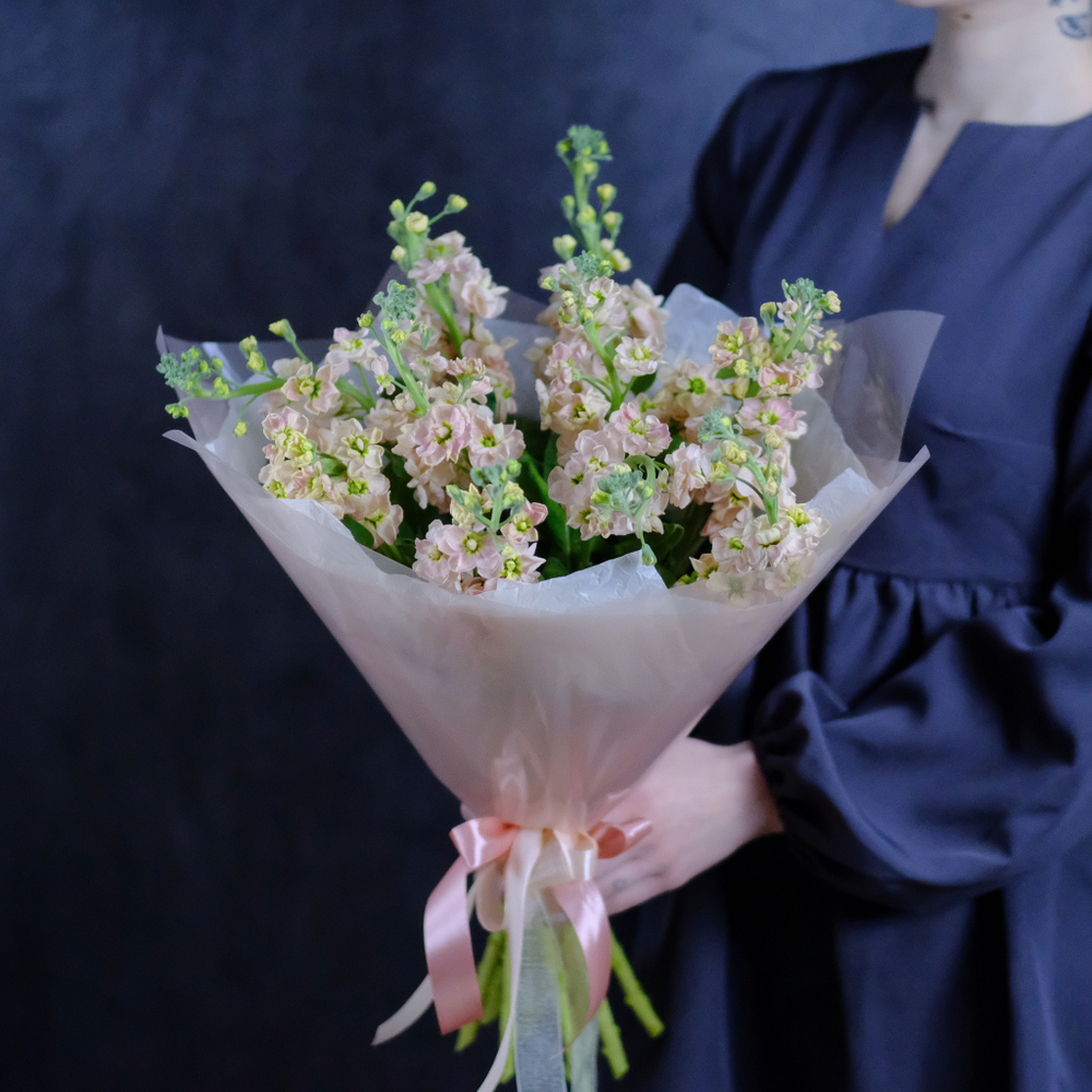 Букет из персиковой маттиолы #500