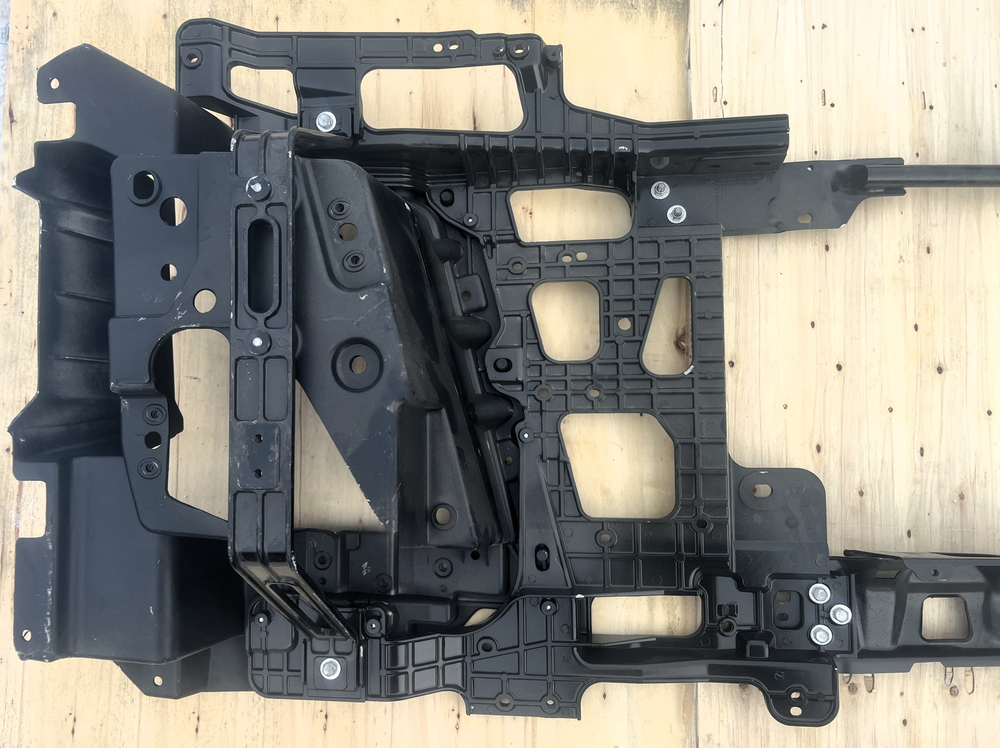 Каркас бампера SHACMAN X5000 тягач в сборе DZ97189623020