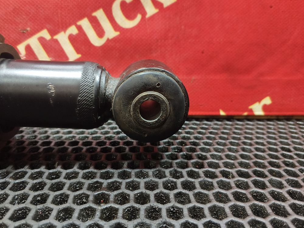 Амортизатор кабины передний 2020г